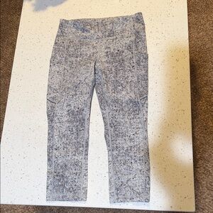 Gray Patterned Lululemon Leggings size 8 with pockets